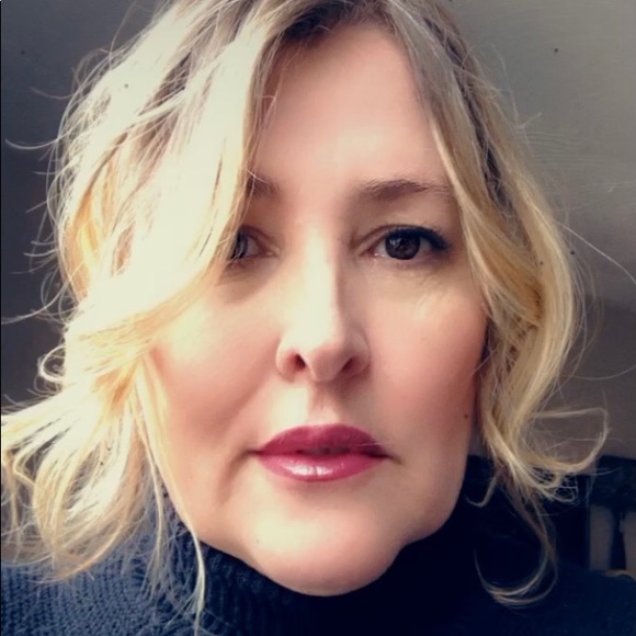 Meet your Posher, Jennifer - Picture 2 of 2